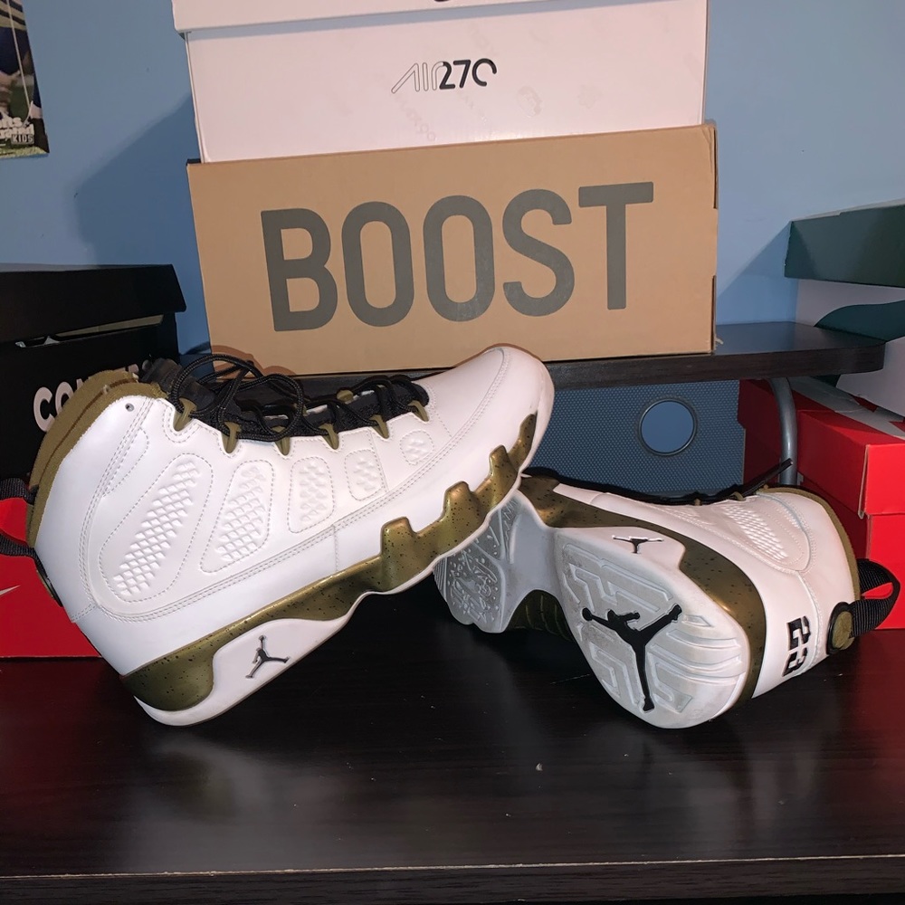 Air Jordan Statue 9s
